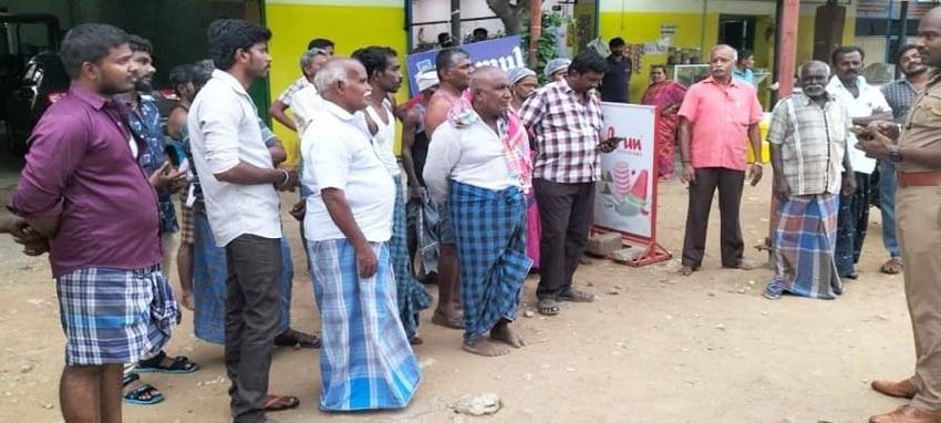  `கொடிய ஆயுதங்களை பயன்படுத்த மாட்டோம்’-போலீஸ் முன்னிலையில் பொதுமக்கள் உறுதிமொழி