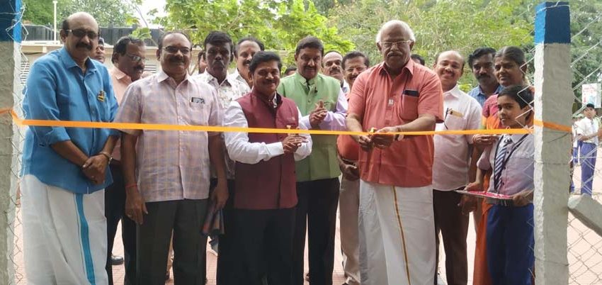  கோவில்பட்டி ரெயில் நிலைய வளாகத்தில்  பூங்கா திறப்பு; 200க்கும் மேற்பட்ட மரங்கள் பராமரிப்பு