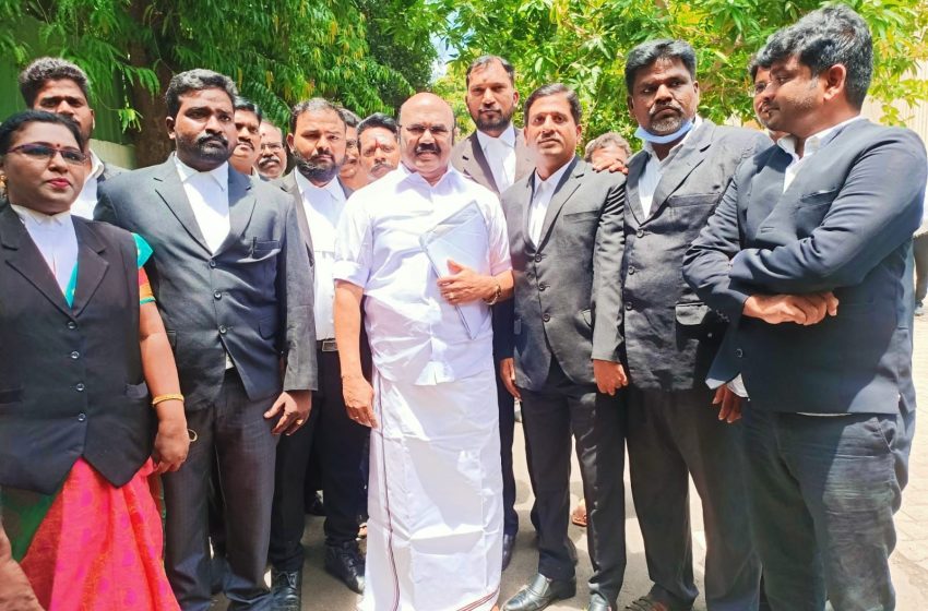  மனித உரிமை ஆணையத்தில் 8 போலீஸ் அதிகாரிகள் மீது டி.ஜெயக்குமார் புகார்