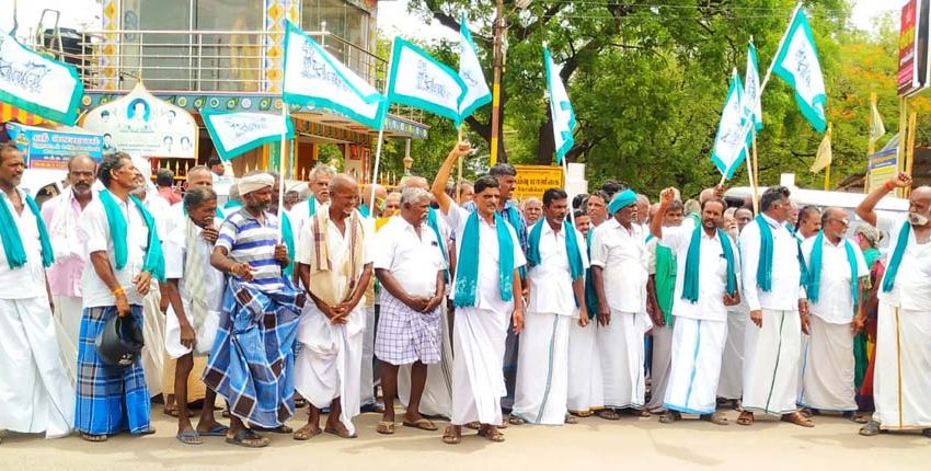  பல்வேறு கோரிக்கைகளை வலியுறுத்தி தமிழ் விவசாயிகள் சங்கத்தினர் ஆர்ப்பாட்டம்
