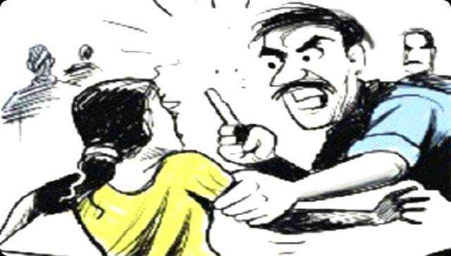  சினிமா பார்க்க வந்த தம்பதியை வழிமறித்து நகை பறிப்பு