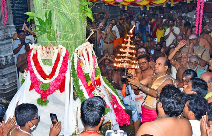  திருச்செந்தூர் சுப்பிரமணியசுவாமி கோவில் ஆவணி திருவிழா; கொடியேற்றத்துடன் தொடக்கம்
