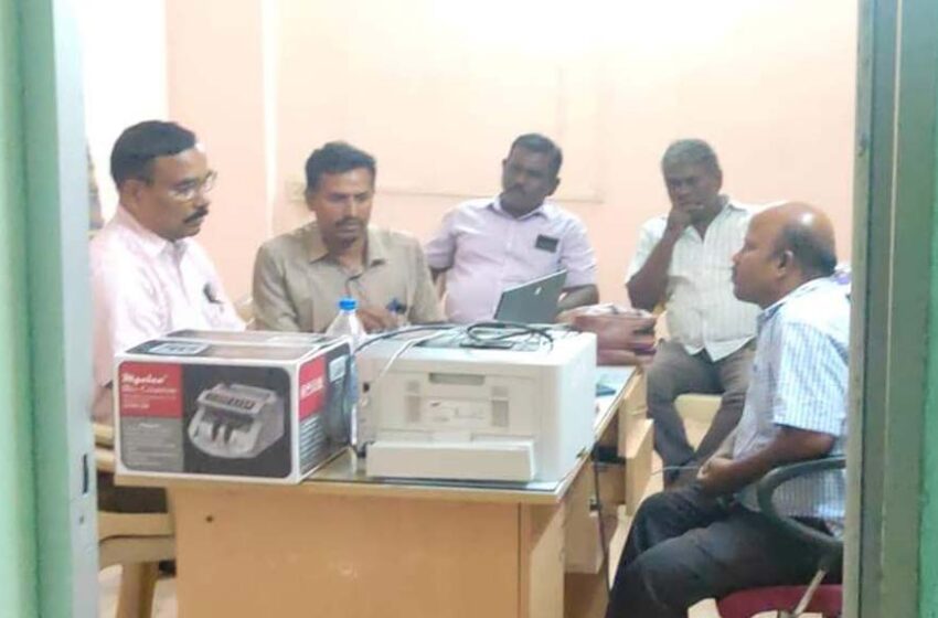  கோவில்பட்டி உள்பட தமிழகம் முழுவதும் அரசு அலுவலகங்களில் லஞ்ச ஒழிப்பு போலீஸ் சோதனை; கணக்கில் வராத ரூ.1 கோடியே 12 லட்சம் பறிமுதல்