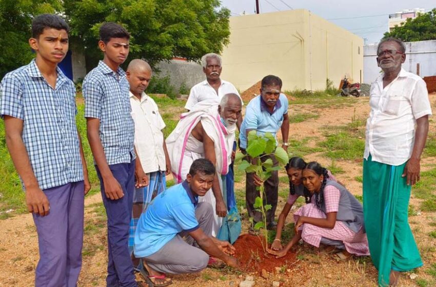  தூத்துக்குடி மாவட்டம் உதயமான தினம்: கோவில்பட்டியில் மரக்கன்று நடும் நிகழ்ச்சி