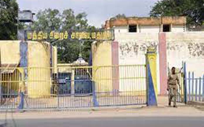  மதுரை மத்திய சிறையில் கைதிகள் மோதல்; 3 பேர் காயம்