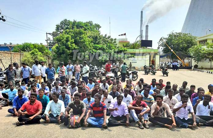  பணி நிரந்தரம் கோரி, தூத்துக்குடி அனல் மின்நிலைய ஊழியர்கள் தர்ணா