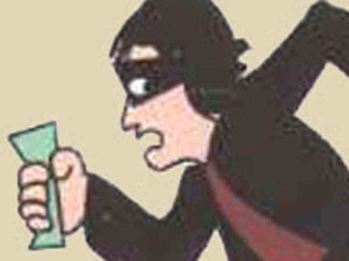  கோவில்பட்டியில் நள்ளிரவில் துணிகரம்: கோவிலில் புகுந்த திருடன், அம்மனின் தங்க தாலியுடன் தப்பி ஓட்டம்