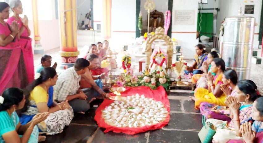  கோவில்பட்டி புற்றுக்கோவிலில் கார்த்திகை சோமவார சிறப்பு பூஜை