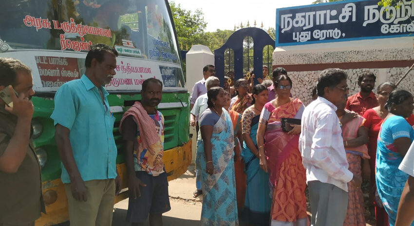  கோவில்பட்டி புதுரோட்டில் பள்ளிக்கூட வாசலில் மினி பஸ்சை நிறுத்தும் டிரைவர்கள்; நடவடிக்கை கோரி ஆசிரியர், ஆரிரியைகள் மறியல்
