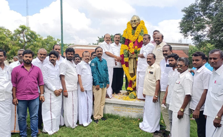  கி.ராஜநாராயணன் சிலைக்கு கடம்பூர் ராஜு மாலை அணிவித்து மரியாதை