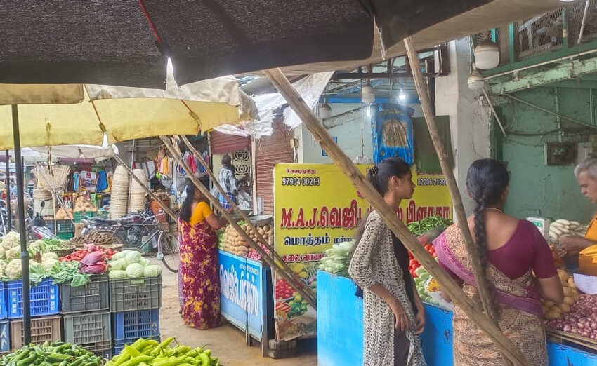  புதிய இடத்துக்கு மாறவில்லை: கோவில்பட்டி தினசரி மார்க்கெட் வழக்கம் போல் செயல்படுகிறது