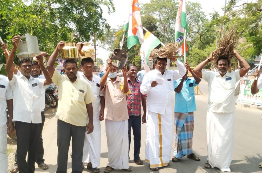  கோவில்பட்டியில் த.மா.கா. சார்பில் பொங்கல் வைக்கும் கவன ஈர்ப்பு போராட்டம்; போலீசார் தடுத்து திருப்பி அனுப்பினர்
