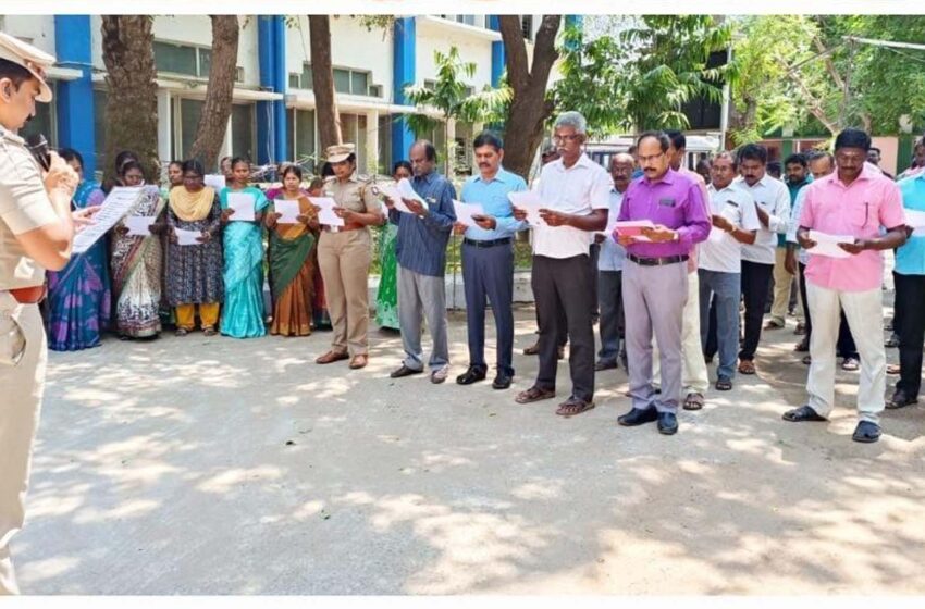  ”சமத்துவத்தை கடைப்பிடிப்பேன்”- தூத்துக்குடியில் காவல்துறையினர், அமைச்சுப்பணியாளர்கள்  உறுதிமொழி