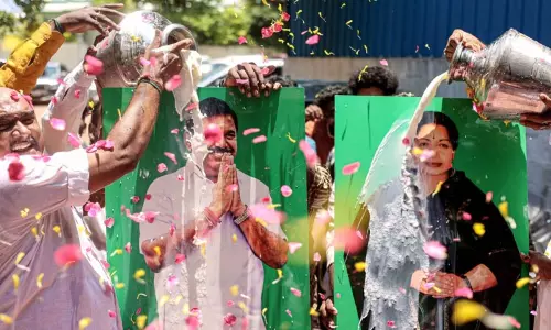  நாடாளுமன்ற தேர்தலில் அ.தி.மு.க. தலைமையில் கூட்டணி ; செயற்குழுவில் தீர்மானம்
