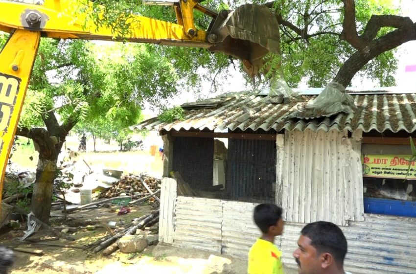  கோவில்பட்டி பசுவந்தனை சாலையில் ஆக்கிரமிப்புகள் அகற்றும் பணி