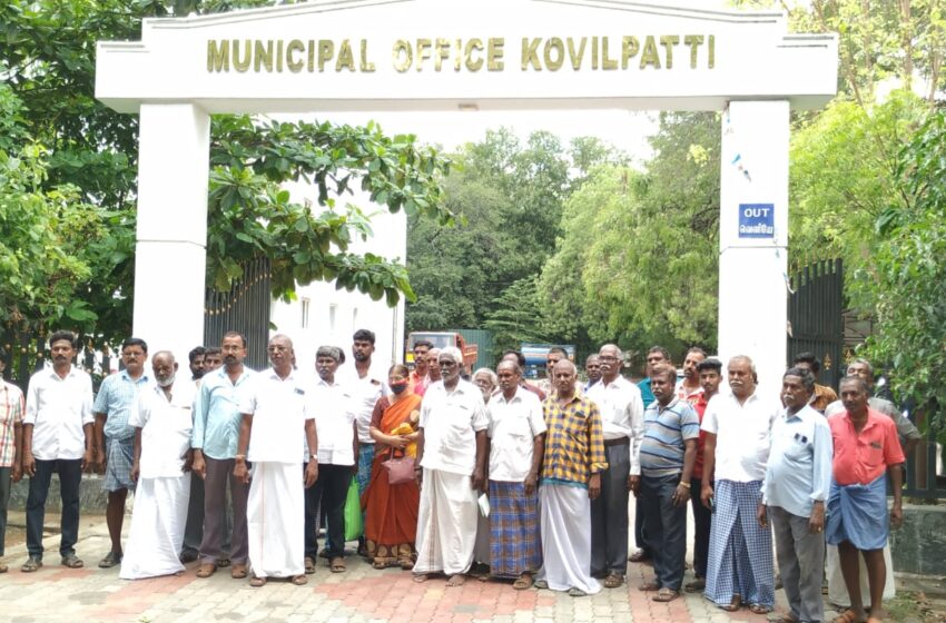  கோவில்பட்டி மார்க்கெட் வியாபாரிகள், கடைகளை இடிக்க  எதிர்ப்பு