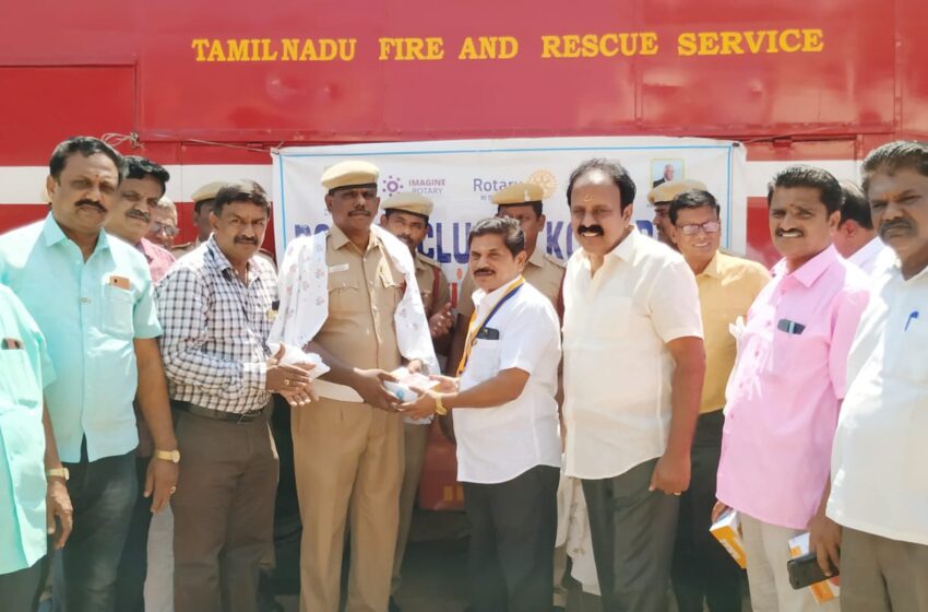  கோவில்பட்டியில் தீ சேவை தினம்; தீயணைப்பு வீரர்களுக்கு நினைவுப் பரிசு வழங்கி பாராட்டு