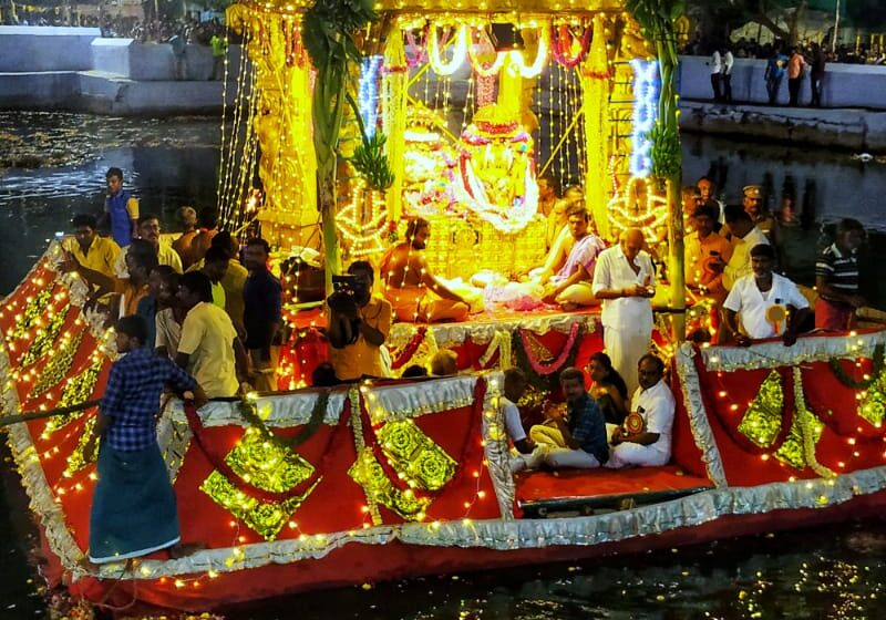  கோவில்பட்டி செண்பகவல்லி அம்மன் கோவில் தெப்ப திருவிழா;பக்தர்கள் சுவாமி தரிசனம்