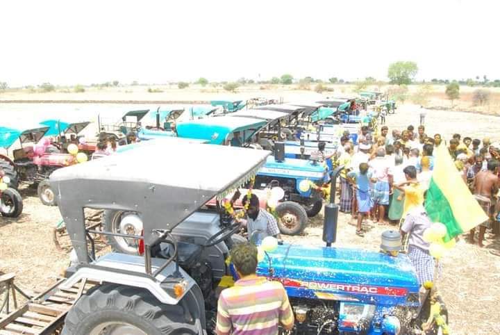  கோவில்பட்டி அருகே பொன்னேர் திருவிழா; டிராக்டர்களுக்கு பூஜை