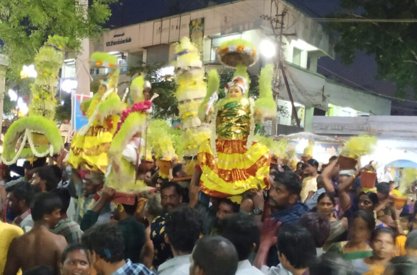  கோவில்பட்டி அறிஞர் அண்ணா நகர் கோவில் விழா: பக்தர்கள் முளைப்பாரி-அக்னிச்சட்டி ஊர்வலம்