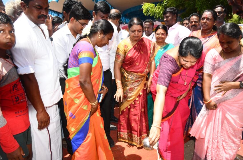  கரிசல்குளம், துறையூர் கிராமங்களில் பயணியர் நிழற்குடை அமைக்க அடிக்கல்
