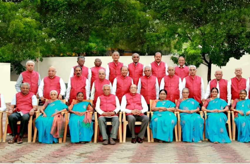  மதுரை மருத்துவ கல்லூரி பழைய மாணவர்கள்  கோவில்பட்டியில் சந்திப்பு ; வெளிநாடுகளில் இருந்தும் வந்தனர்