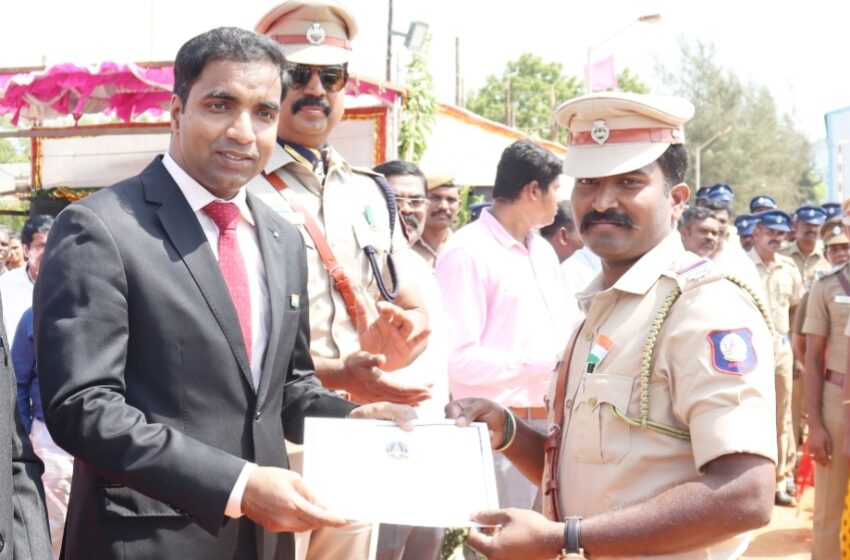  சிறந்த சேவை :கோவில்பட்டி போலீஸ் அதிகாரிகளுக்கு பாராட்டு சான்றிதழ்