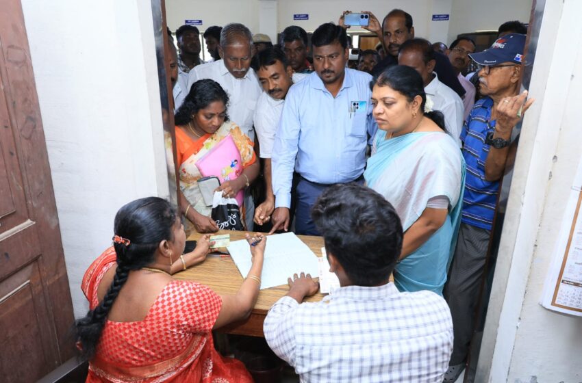  கலைஞர் மகளிர் உரிமை திட்டம்: உதவி மையத்தில் அமைச்சர் ஆய்வு