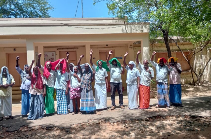  12 பஞ்சாயத்துகளை கோவில்பட்டி யூனியனுடன் இணைக்ககோரி தலையில் முக்காடு போட்டு போராட்டம்