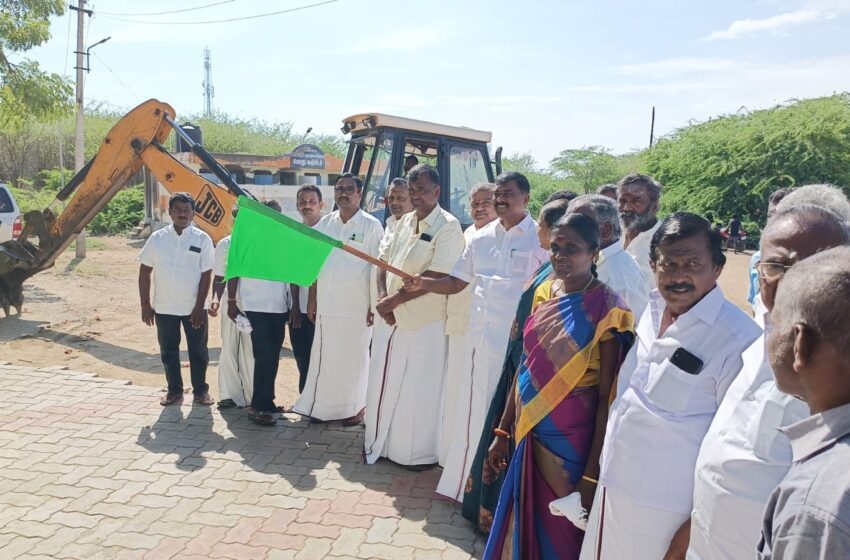  எட்டையபுரம் பேரூராட்சி 5 வார்டு மக்கள் பயன்பெறும் வகையில் பேவர் பிளாக் சாலை அமைக்கும் பணி தொடக்கம்