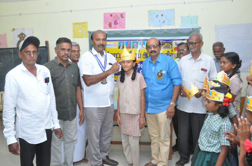  பெண் குழந்தைகள் தினம்: கோவில்பட்டி பள்ளியில்  மாணவிகளுக்கு கிரீடம் சூட்டி கவுரவிப்பு