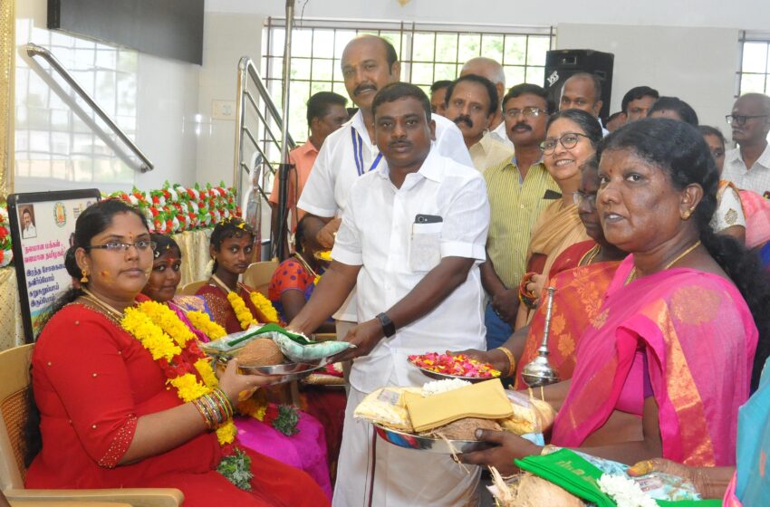  கோவில்பட்டியில் சமுதாய வளைகாப்பு விழா; 125 கர்ப்பிணி பெண்களுக்கு சீதன பொருட்கள்