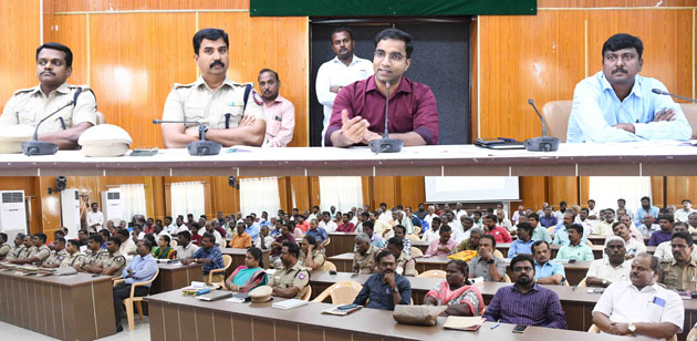  உரிமம் இல்லாமல் பட்டாசு கடை நடத்துபவர்கள் மீது கடுமையான நடவடிக்கை; விழிப்புணர்வு கூட்டத்தில் எச்சரிக்கை
