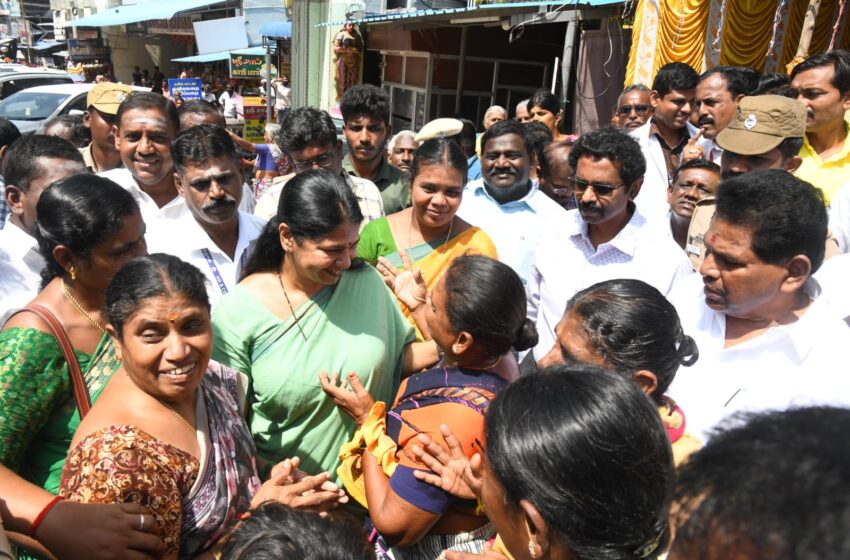  திருச்செந்தூர் கோவிலில் பக்தர்களுக்கு தேவையான வசதிகள்; கனிமொழி எம்.பி.ஆய்வு