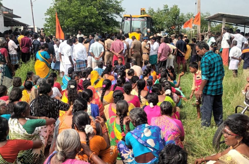  கிராமத்து கோவிலை இடிக்க பொதுமக்கள் எதிர்ப்பு
