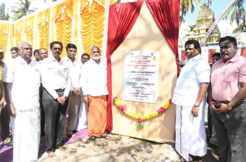  திருச்செந்தூர் கோவில் பசுமடம்; அமைச்சர்கள் அடிக்கல் நாட்டினர்