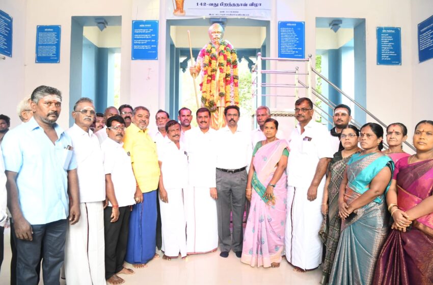  142-வது பிறந்த நாள்: பாரதியார் சிலைக்கு மாலை அணிவித்து மரியாதை