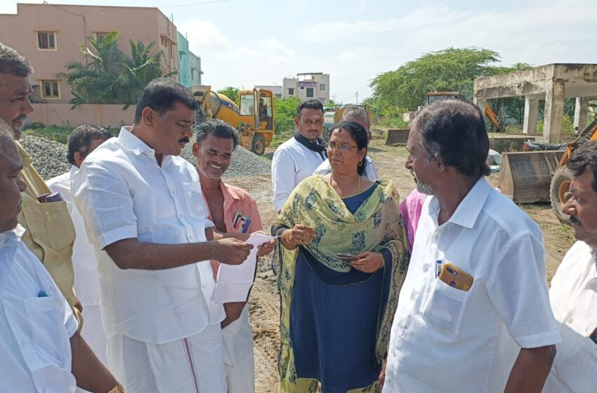  எட்டையபுரத்தில்  புதிய அங்கன்வாடி மையத்தின்  கட்டுமான பணியை மார்க்கண்டேயன் எம்.எல்.ஏ. தொடங்கி வைத்தார்