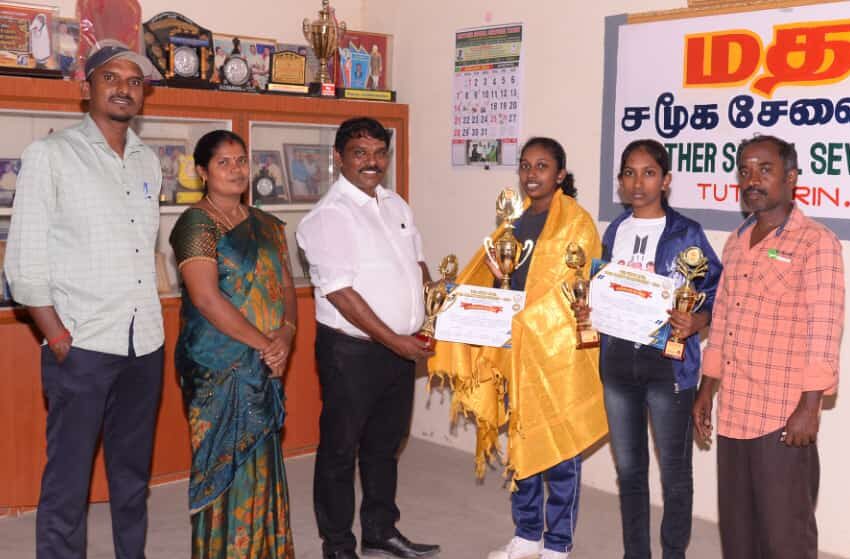  மாநில கராத்தே போட்டியில்  முதலிடம் பெற்ற தூத்துக்குடி வீராங்கனை