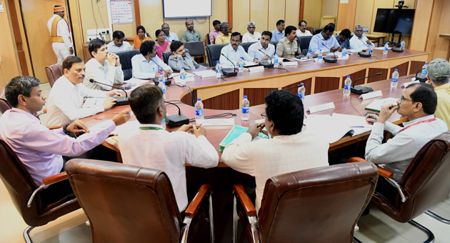  தூத்துக்குடி மழைவெள்ளம்: அதிகாரிகளுடன் மத்திய ஆய்வு குழுவினர் ஆலோசனை