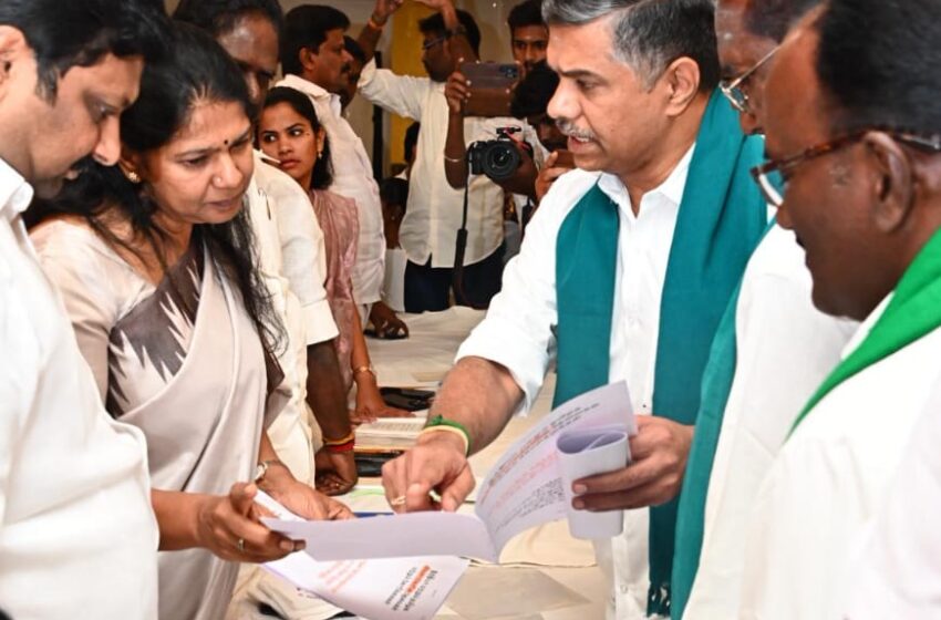  திமுக தேர்தல் அறிக்கை தயாரிப்பு குழுவினர், கோவையில் இன்று மனுக்கள் பெற்றனர் 