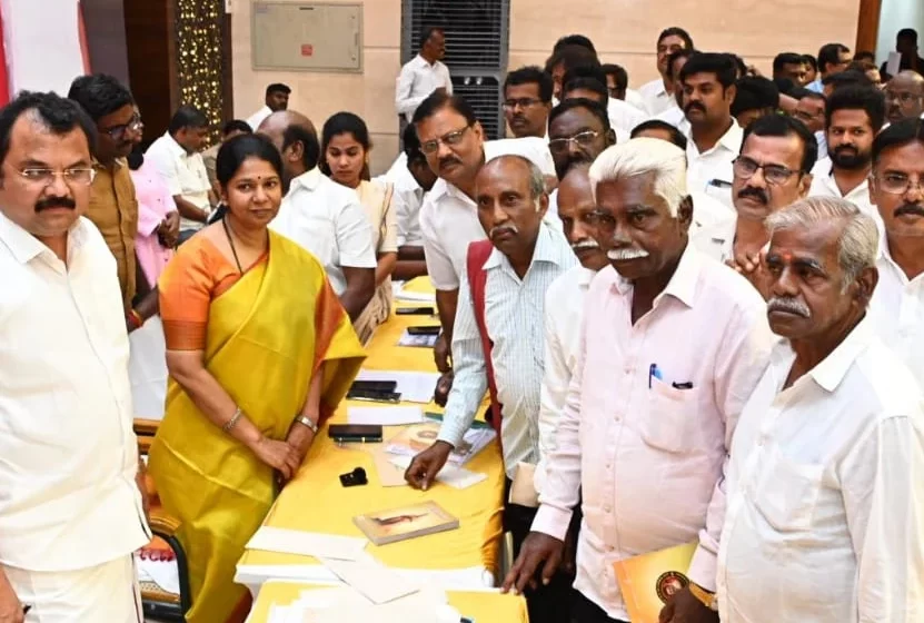  ஓசூரில் திமுக தேர்தல் அறிக்கை தயாரிப்பு குழுவினர் சுற்றுப்பயணம்