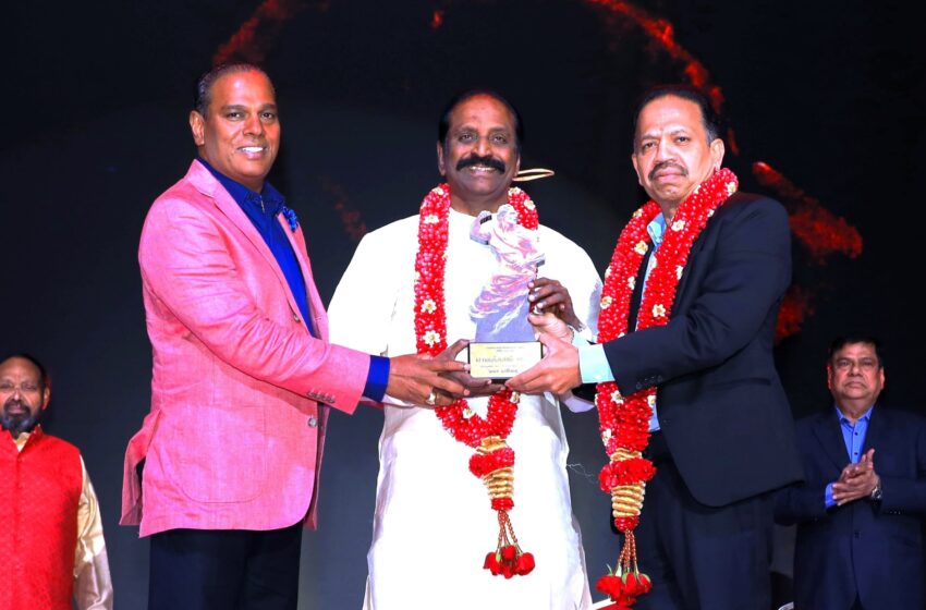  கவிஞர் வைரமுத்துவின் `மகாகவிதை’ நூலுக்கு ரூ 18 லட்சம் விருது: மலேசியா விழாவில் வழங்கப்பட்டது