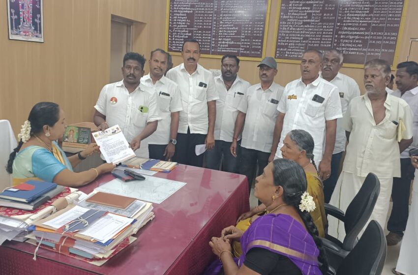  எட்டயபுரம் சாலையில் குடிநீர் குழாய் பதிக்கக்கோரி நகராட்சி ஆணையரிடம் பா.ஜனதா கட்சியினர் மனு