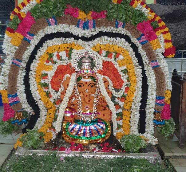  சங்கடஹர சதுர்த்தி : ஓடைப்பட்டி வன்னி விநாயகருக்கு சிறப்பு அலங்காரம் 
