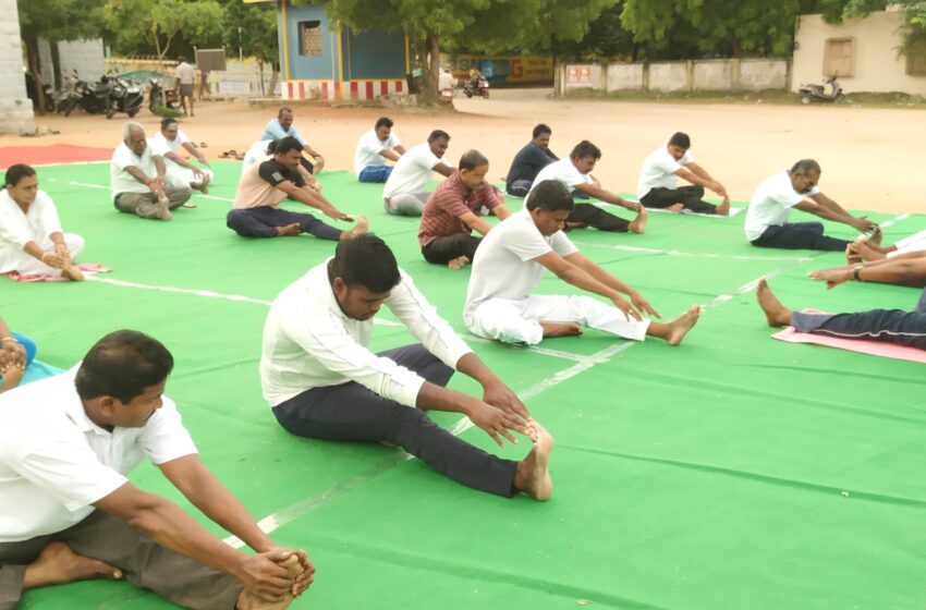  கோவில்பட்டி நீதிமன்றம் முன்பு யோகா நிகழ்ச்சி