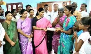  குவைத் தீவிபத்தில் இறந்த வானரமுட்டி மாரியப்பன்  குடும்பத்துக்கு அரசு உதவி