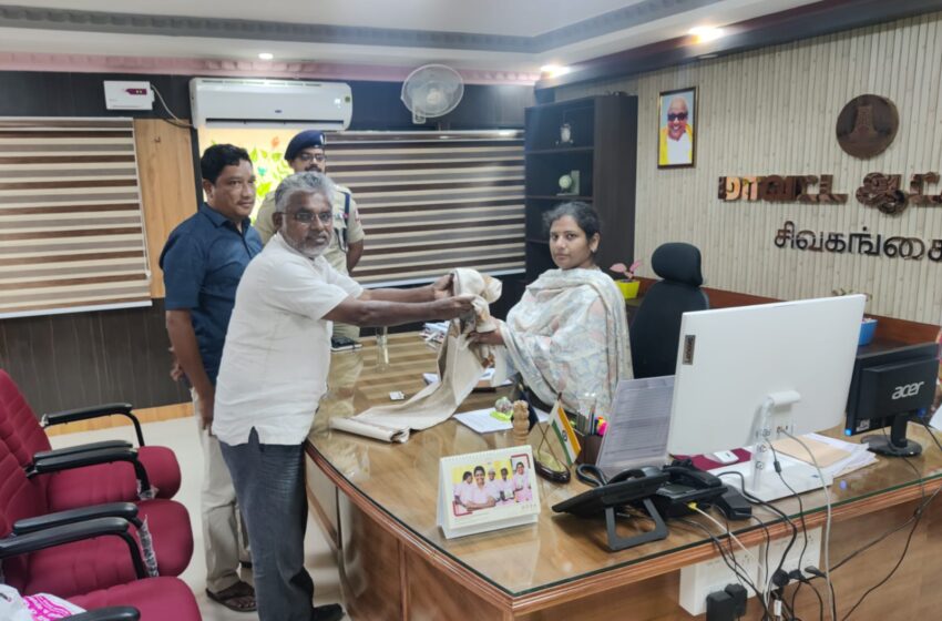  சிவகங்கை மாவட்ட ஆட்சியரை மனிதநேய ஜனநாயக கட்சி மாநில நிர்வாகி சந்தித்து கோரிக்கை மனு