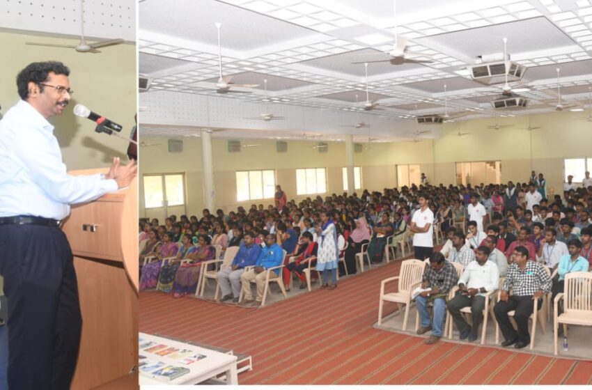  கல்லூரி மாணவர்களுக்கு குடிமைப் பணி தேர்வு முறைகள் விழிப்புணர்வு பயிற்சி