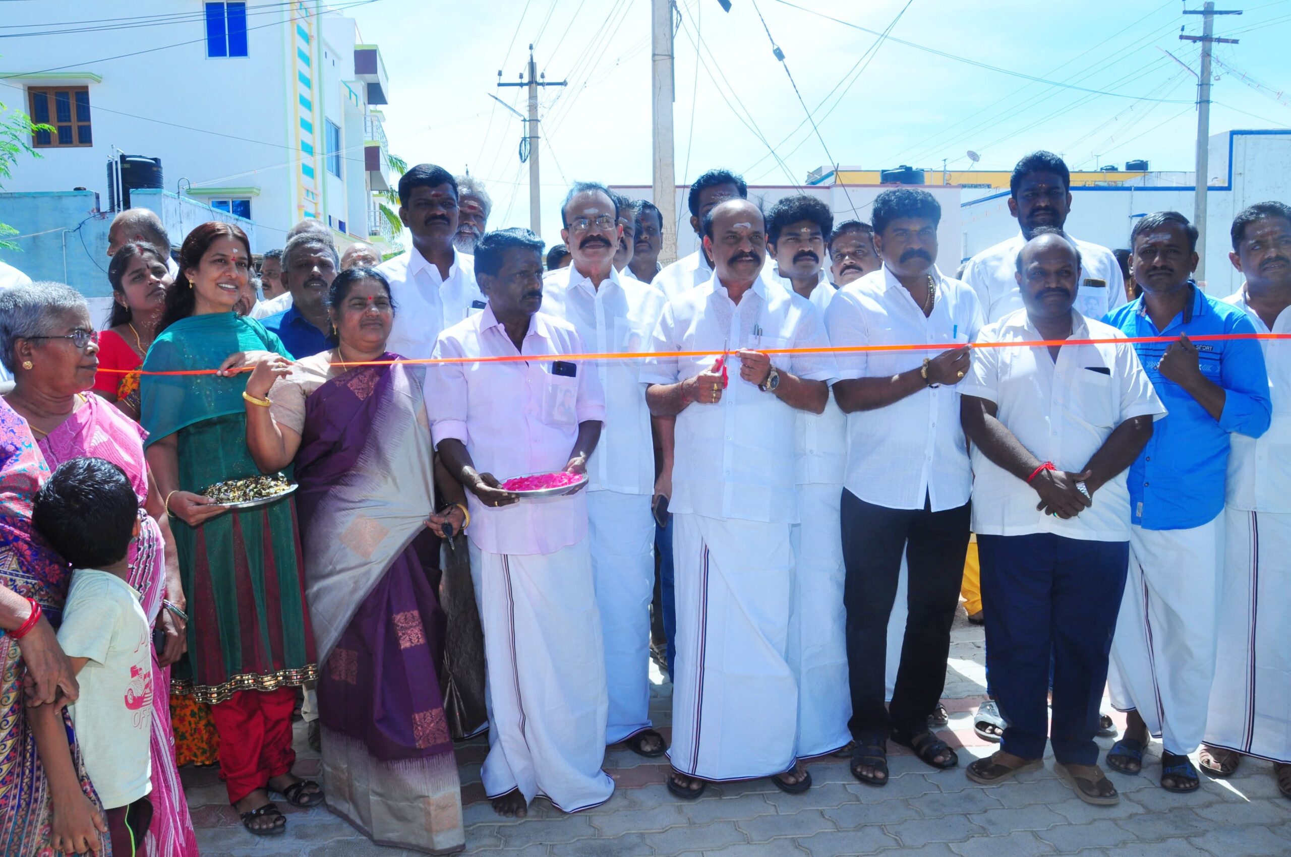  கோவில்பட்டி தொகுதியில் 2 இடங்களில் புதிய  பேவர் பிளாக் சாலை  